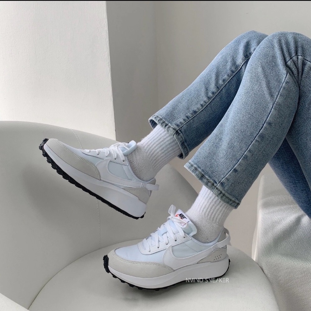 Nike Waffle Debut DH9522-101 White Sneakers Men’s 7 Women’s 8.5